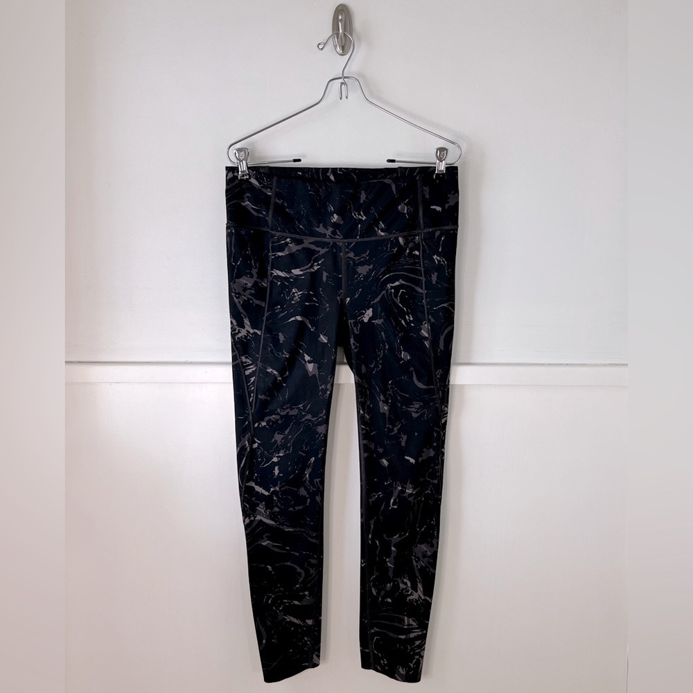 Athleta Velocity Black Marble Print 7/8 Leggings